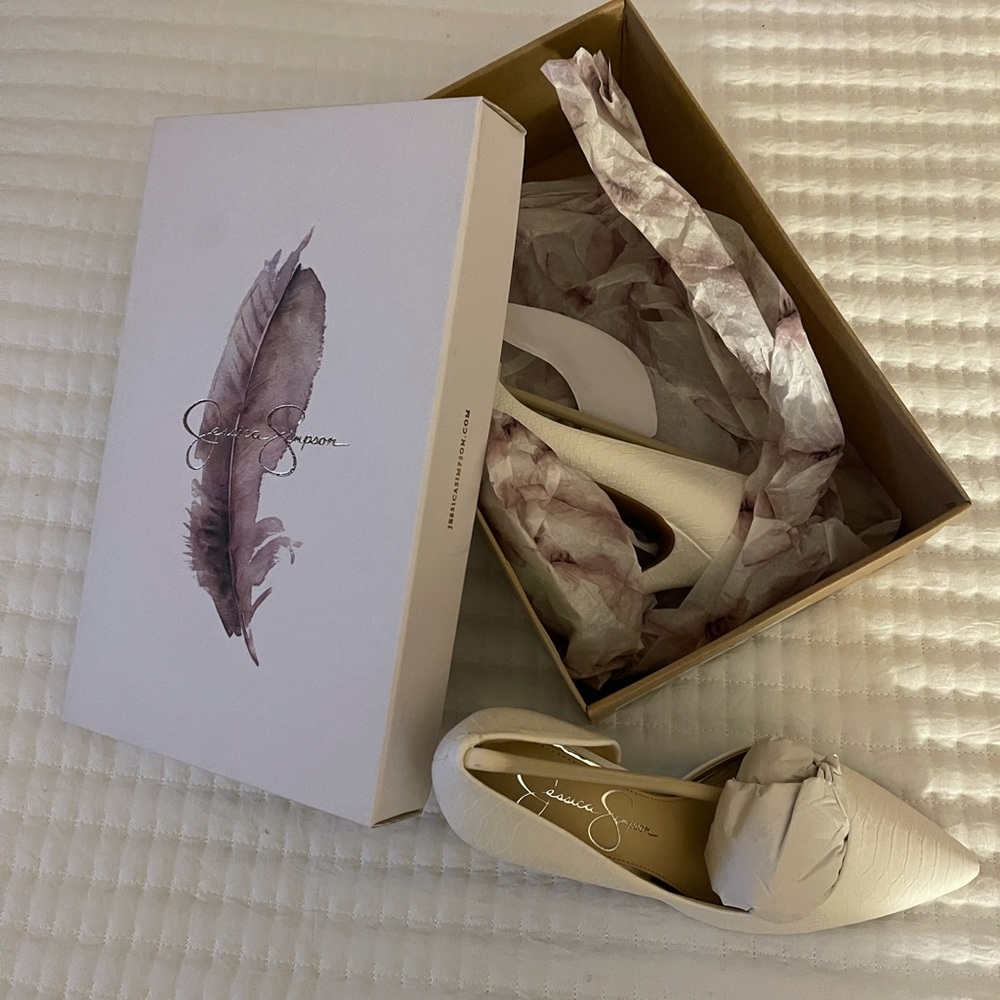 Jessica Simpson off  white 3 inch heels